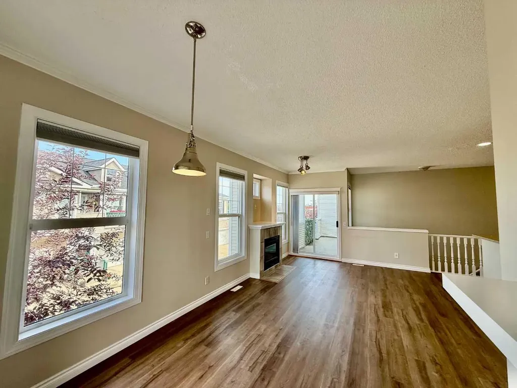 102 Prestwick Gardens SE Calgary AB T2Z 3V4