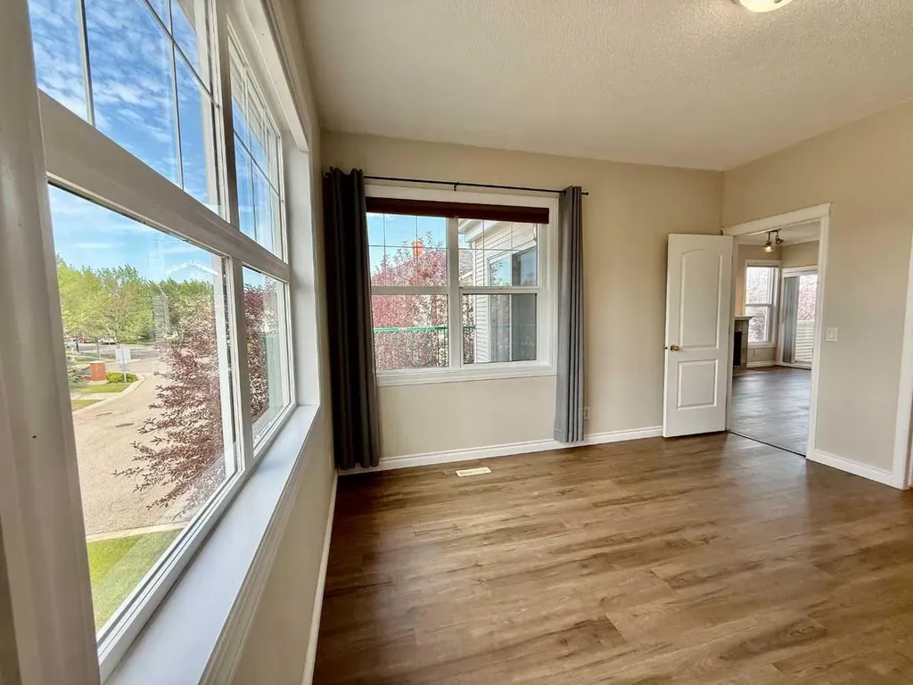 102 Prestwick Gardens SE Calgary AB T2Z 3V4