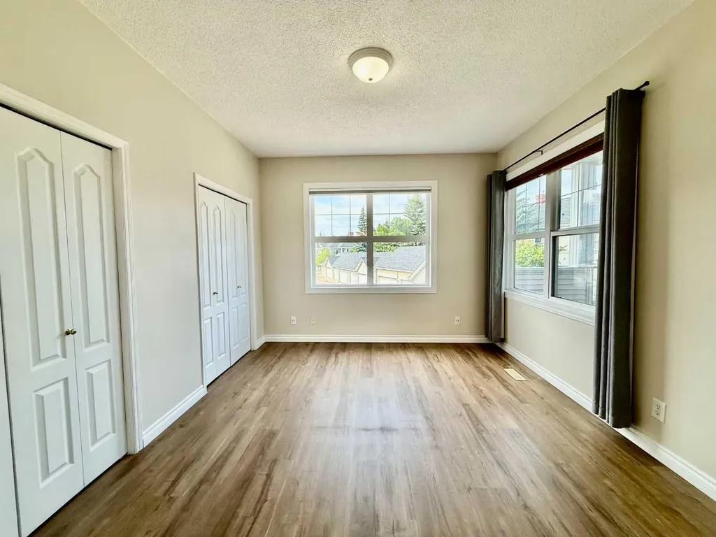 102 Prestwick Gardens SE Calgary AB T2Z 3V4