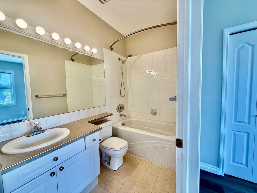 102 Prestwick Gardens SE Calgary AB T2Z 3V4