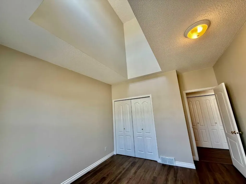 102 Prestwick Gardens SE Calgary AB T2Z 3V4