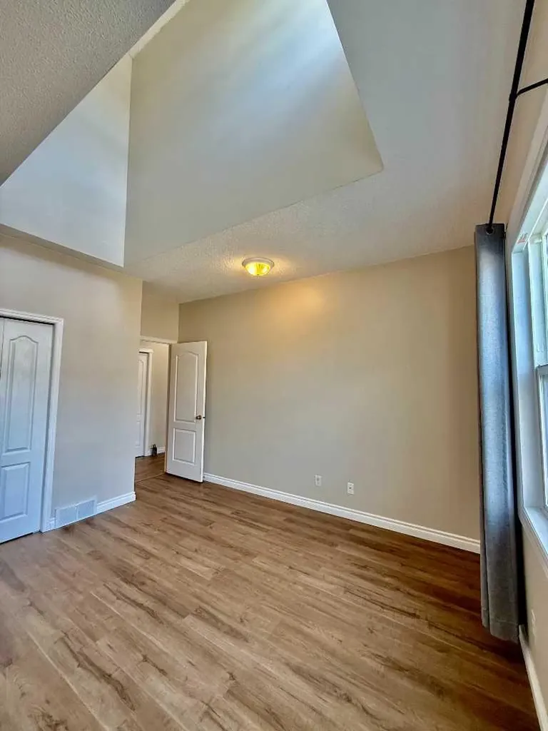 102 Prestwick Gardens SE Calgary AB T2Z 3V4