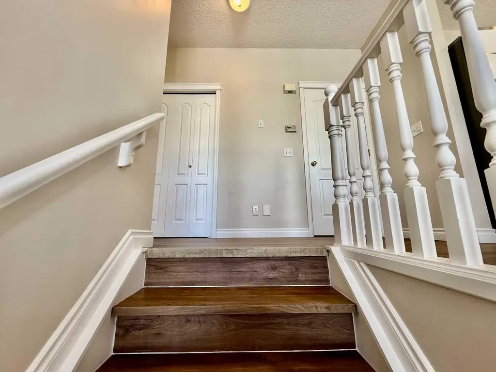 102 Prestwick Gardens SE Calgary AB T2Z 3V4
