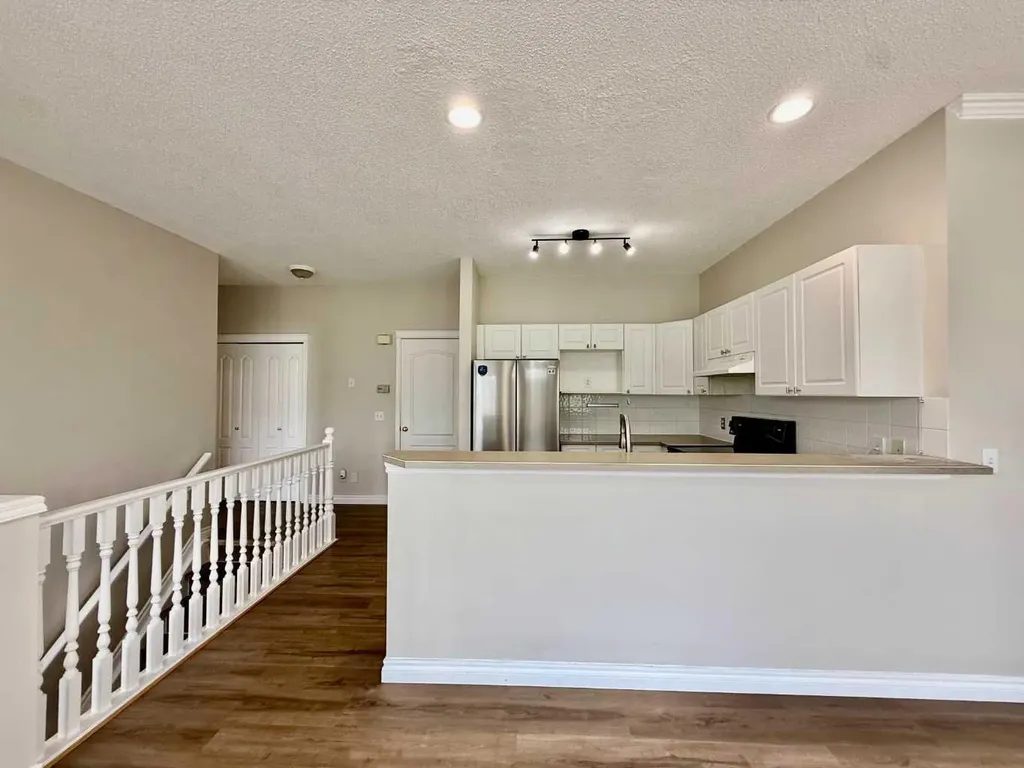 102 Prestwick Gardens SE Calgary AB T2Z 3V4