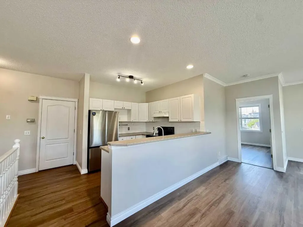 102 Prestwick Gardens SE Calgary AB T2Z 3V4