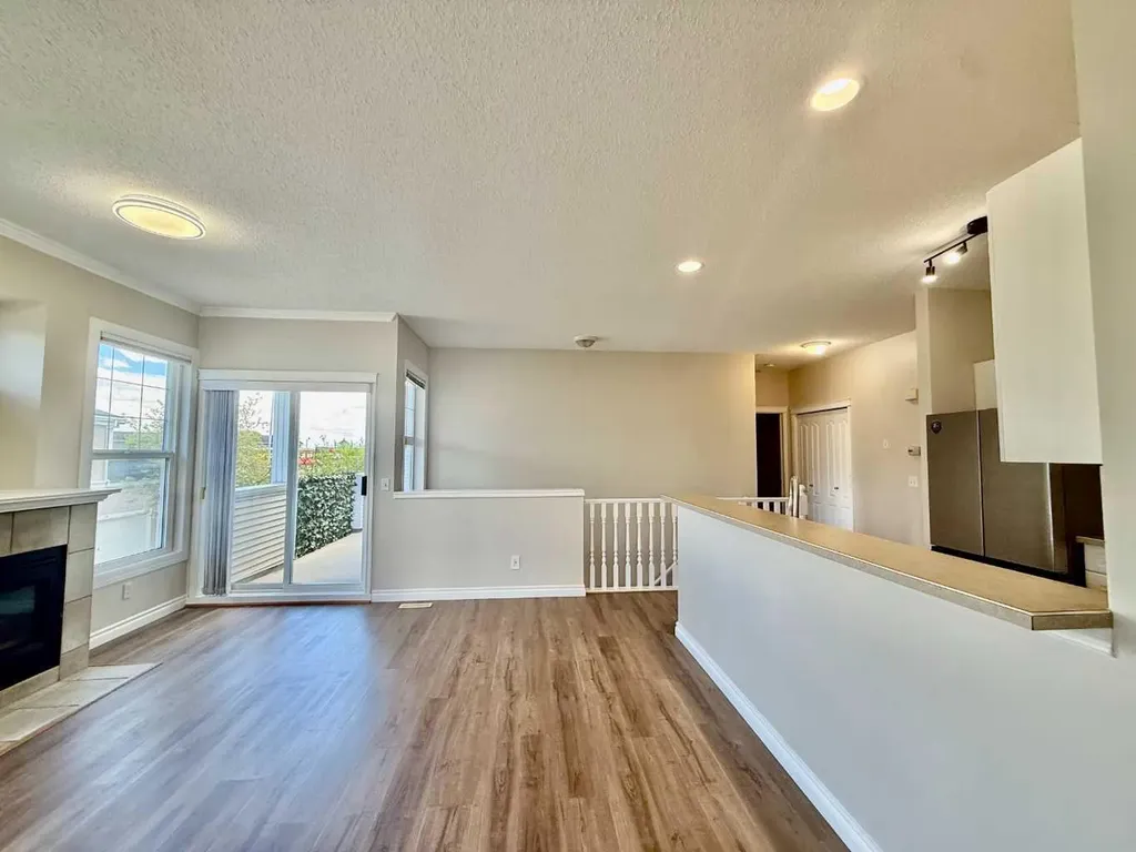 102 Prestwick Gardens SE Calgary AB T2Z 3V4