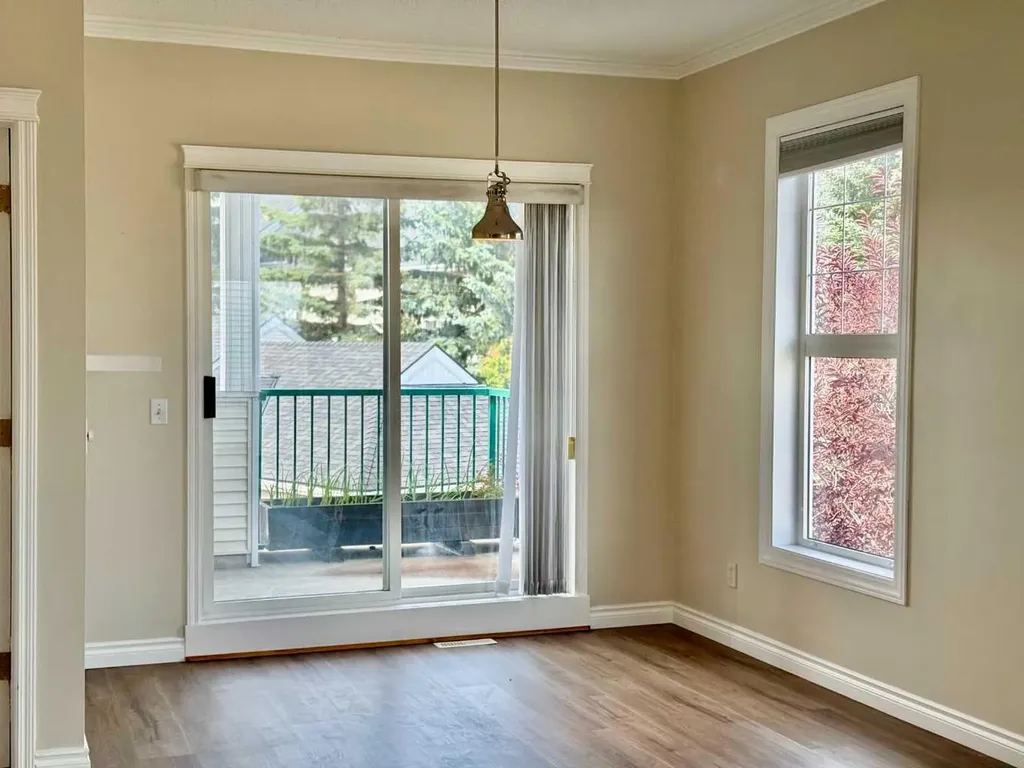 102 Prestwick Gardens SE Calgary AB T2Z 3V4