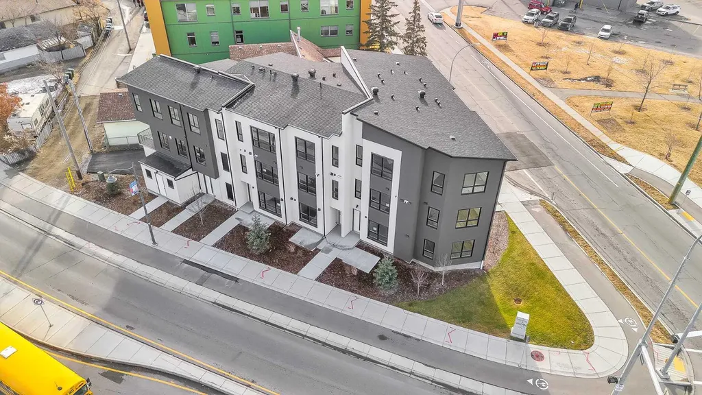 4907 Bowness Road NW Calgary AB T3B 1H1