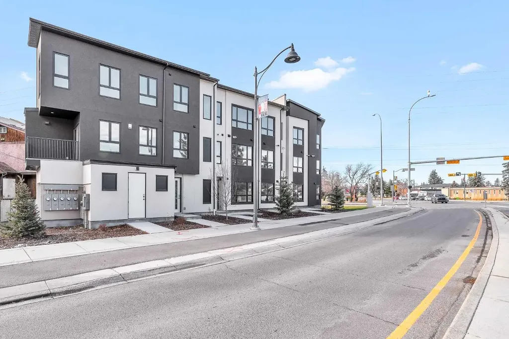 4907 Bowness Road NW Calgary AB T3B 1H1