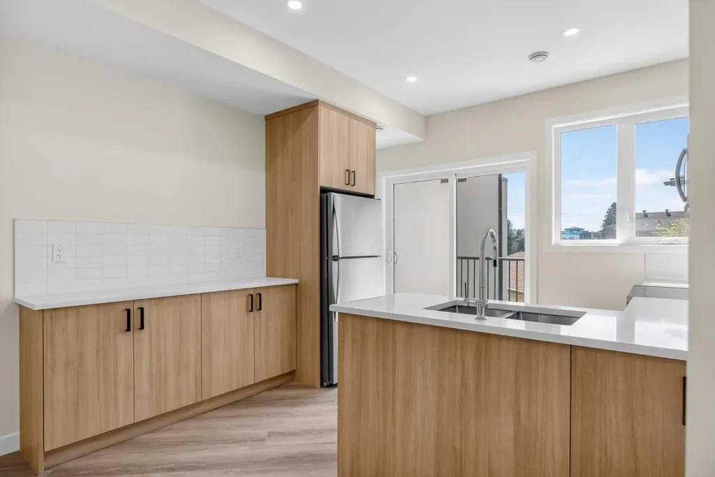 4907 Bowness Road NW Calgary AB T3B 1H1