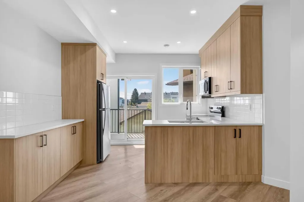 4907 Bowness Road NW Calgary AB T3B 1H1