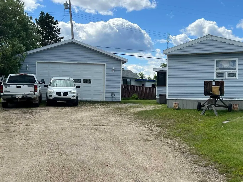 403 9 Street Fox Creek AB T0H 1P0
