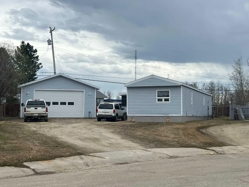 403 9 Street Fox Creek AB T0H 1P0