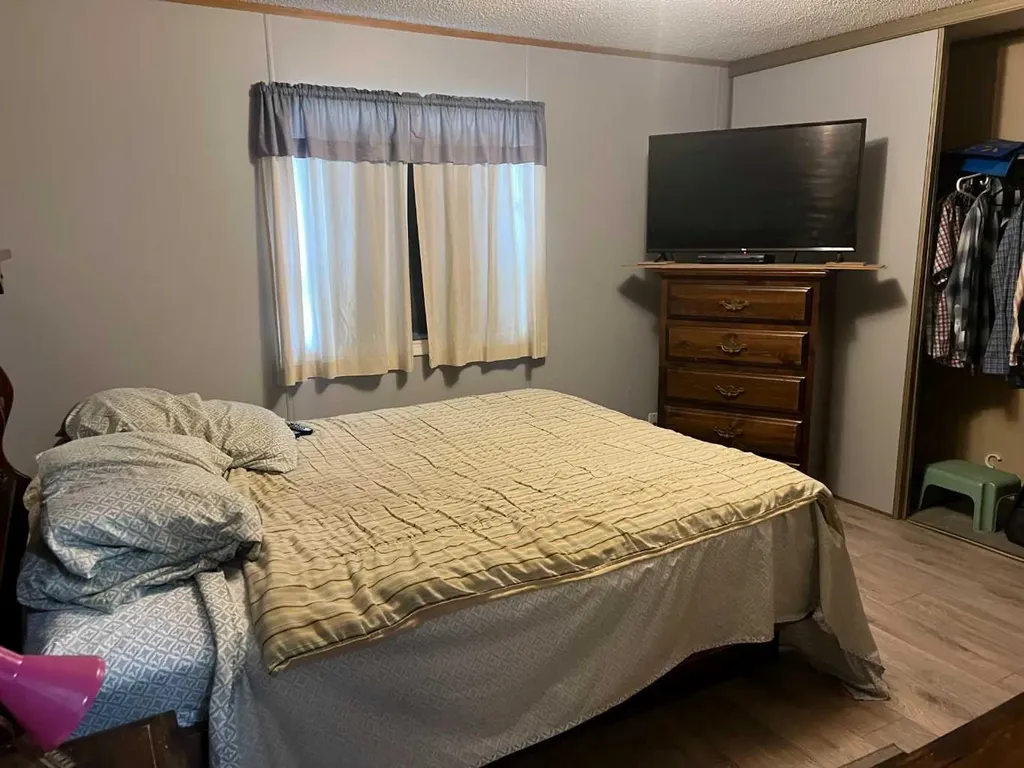403 9 Street Fox Creek AB T0H 1P0