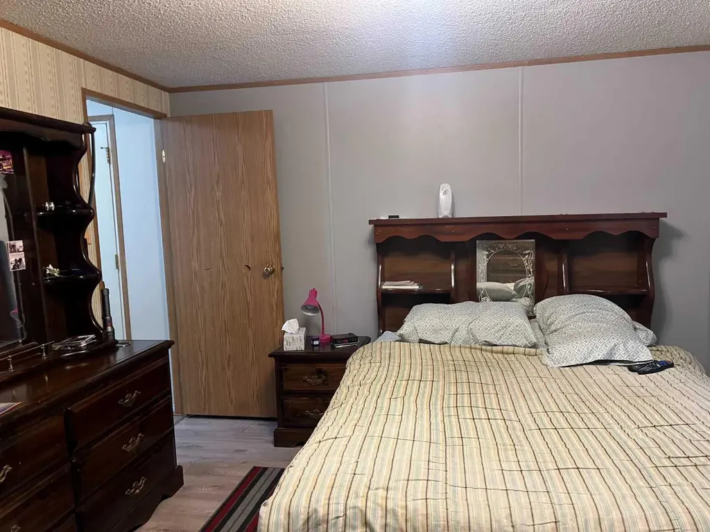 403 9 Street Fox Creek AB T0H 1P0