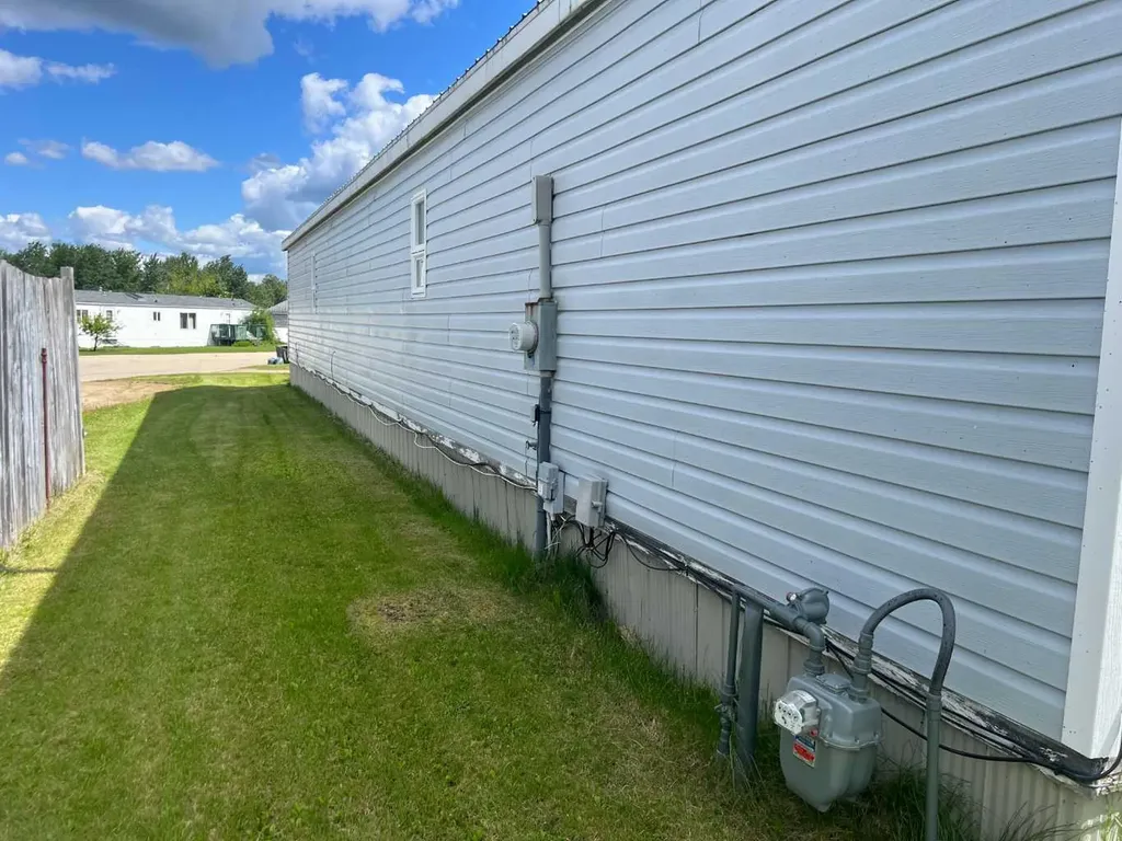 403 9 Street Fox Creek AB T0H 1P0
