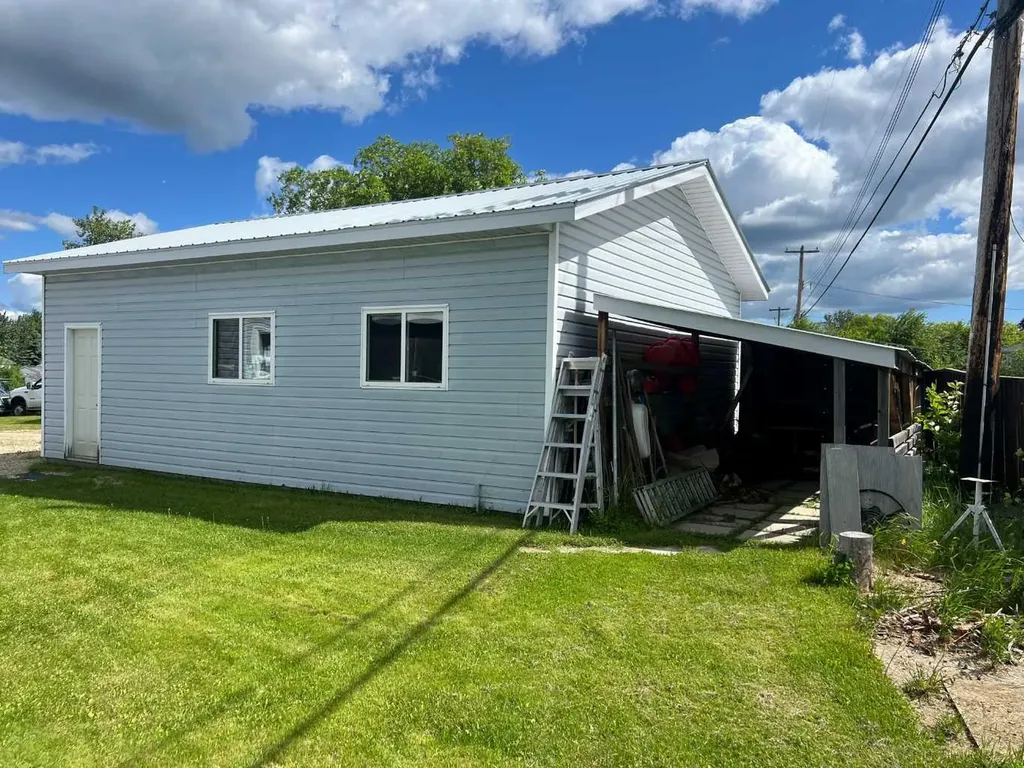 403 9 Street Fox Creek AB T0H 1P0