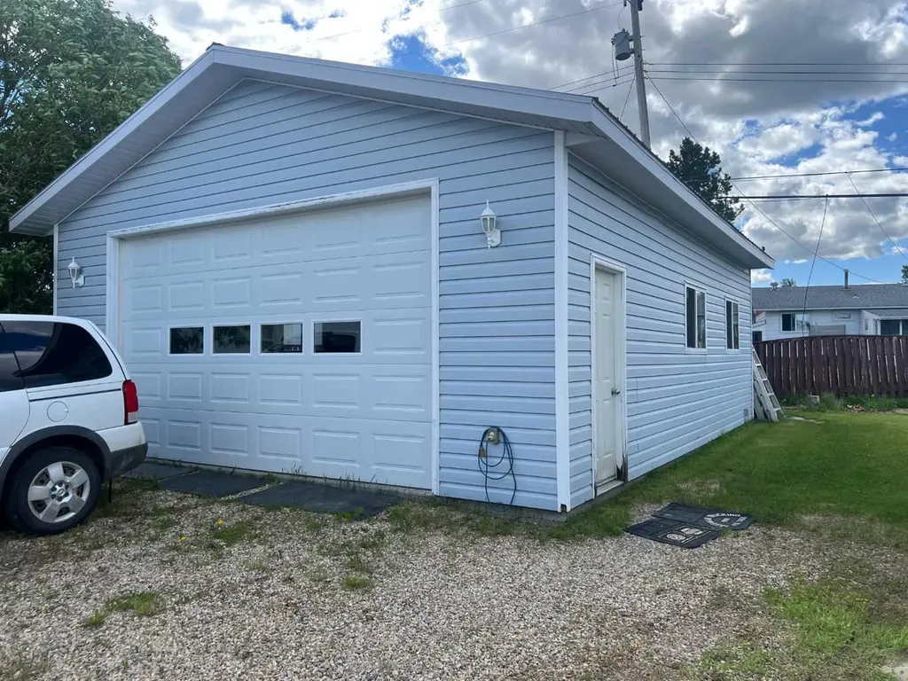 403 9 Street Fox Creek AB T0H 1P0