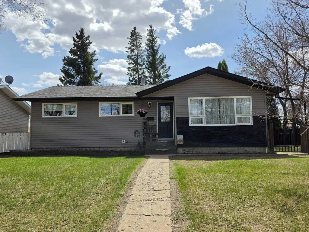 Lloydminster AB, 69 Alberta Crescent