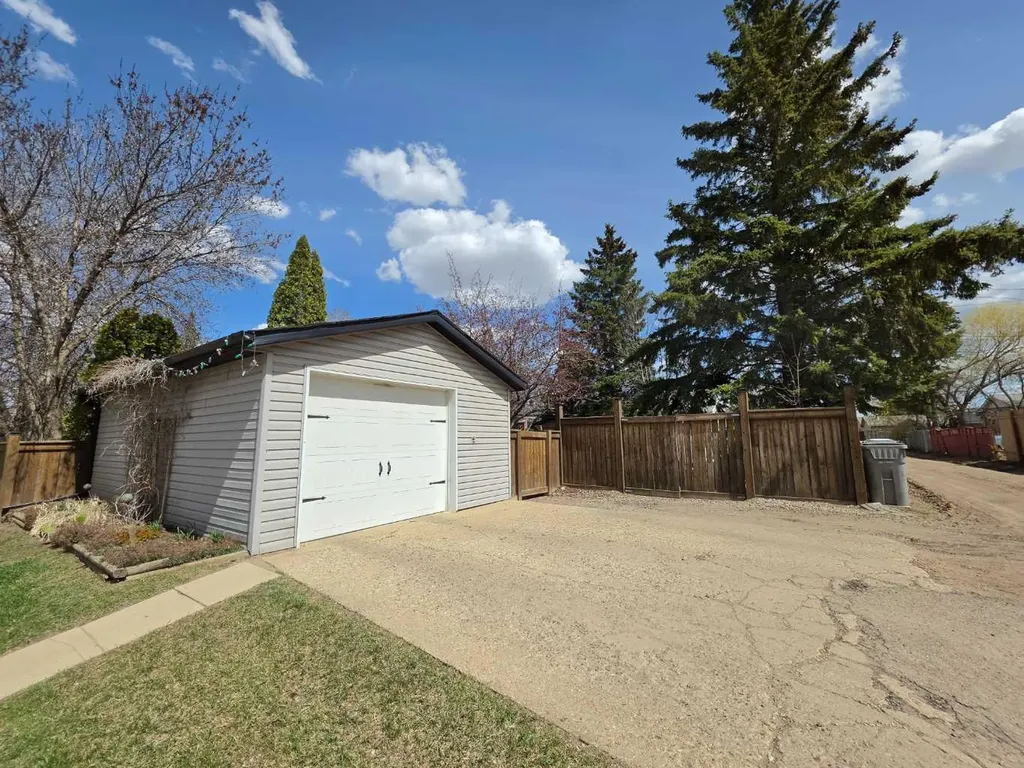 69 Alberta Crescent Lloydminster AB T9V0L8