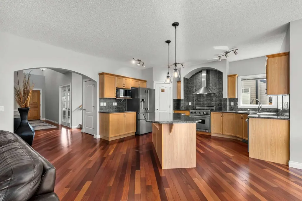 117 Westmount Road Okotoks AB T1S 2J5
