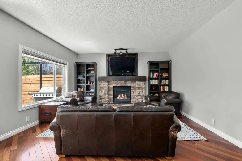 117 Westmount Road Okotoks AB T1S 2J5