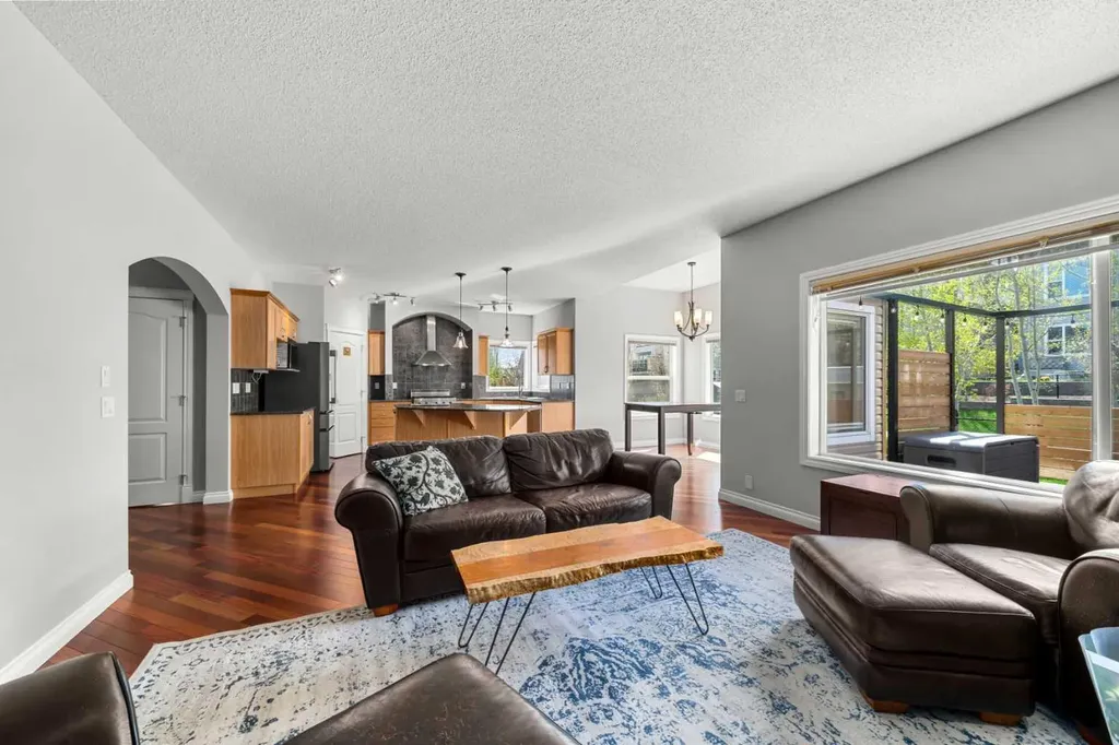 117 Westmount Road Okotoks AB T1S 2J5