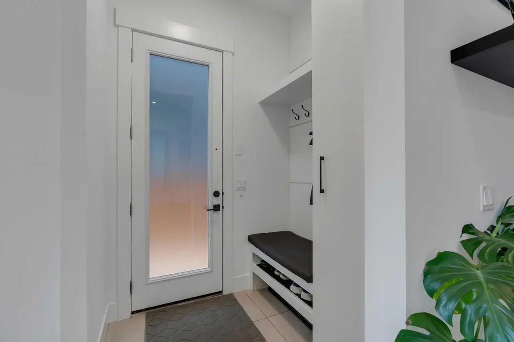 431 29 Avenue NW Calgary AB T2M 2M4