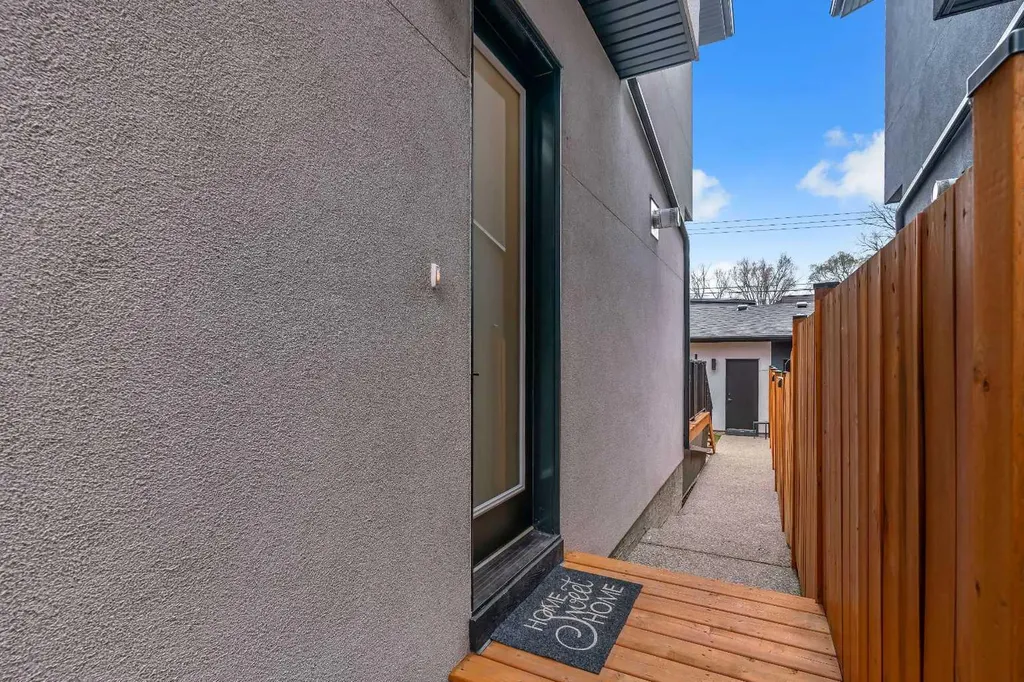 431 29 Avenue NW Calgary AB T2M 2M4