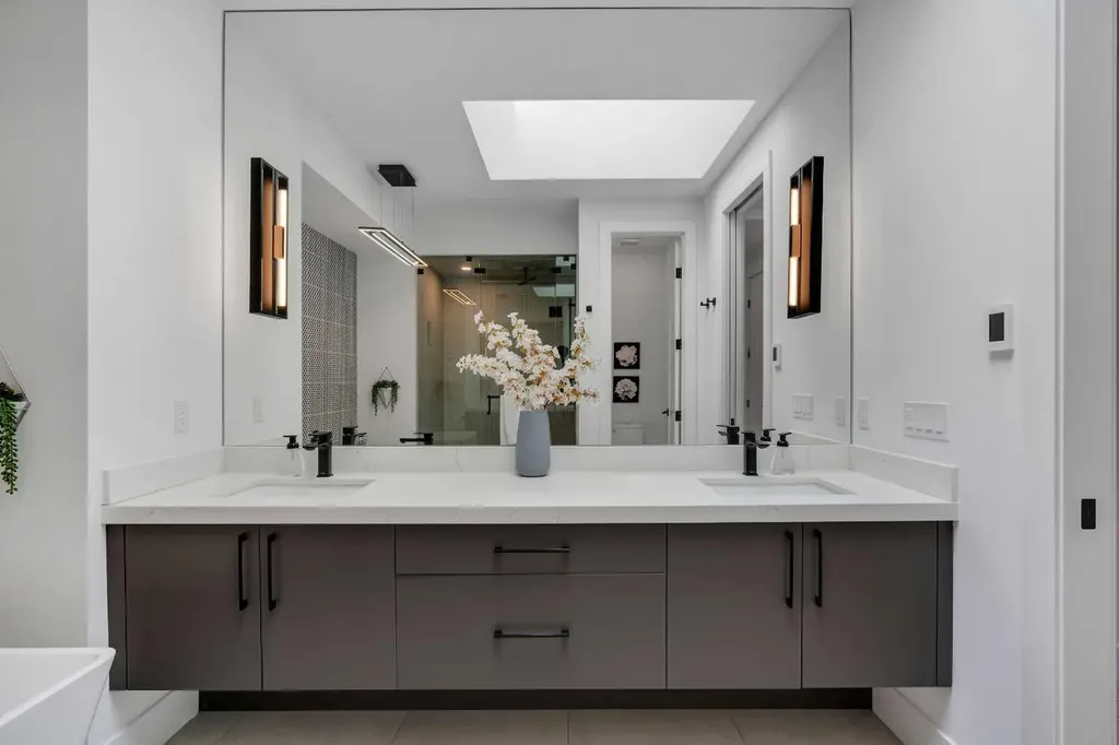 431 29 Avenue NW Calgary AB T2M 2M4
