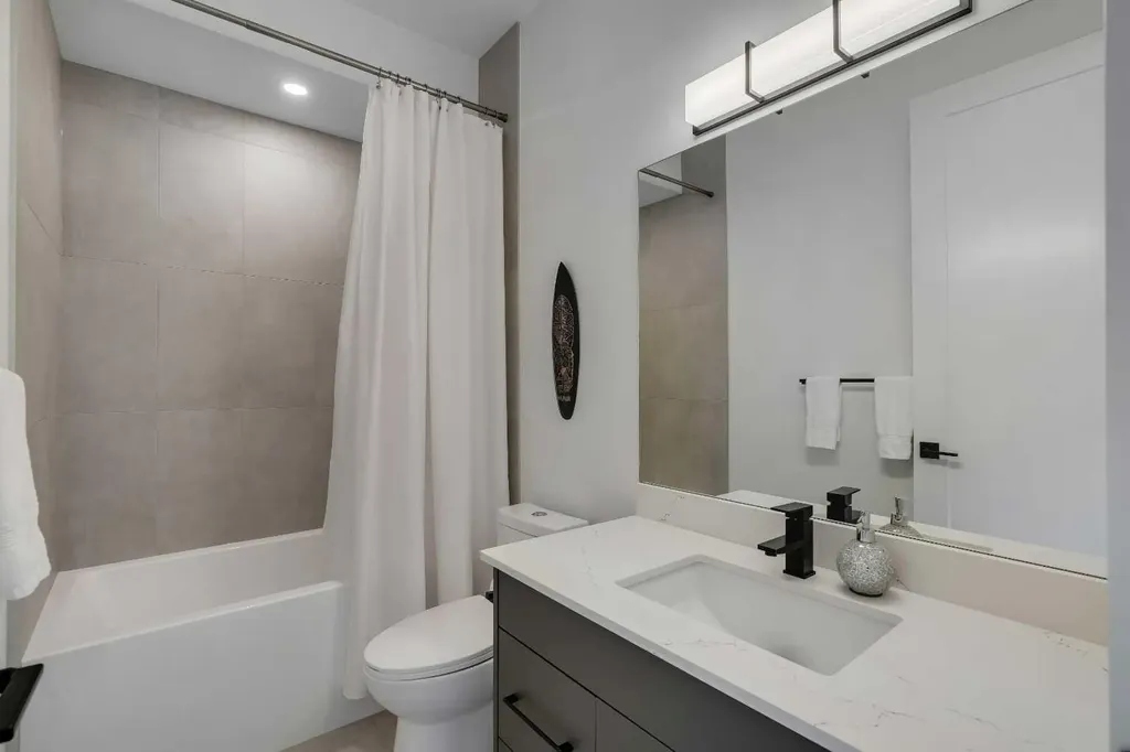 431 29 Avenue NW Calgary AB T2M 2M4