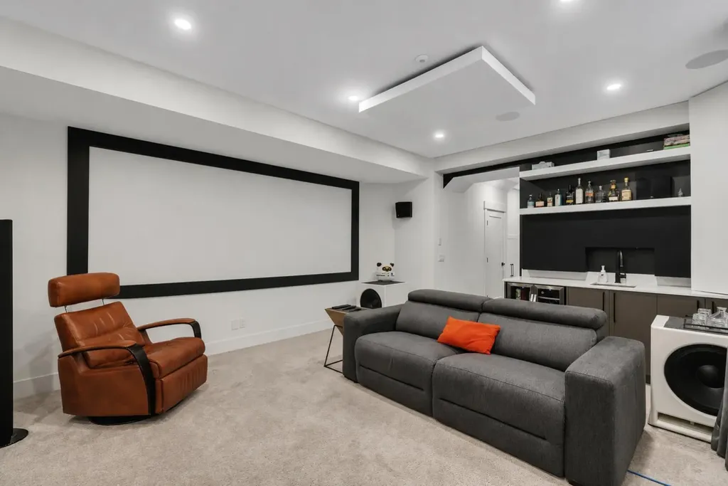 431 29 Avenue NW Calgary AB T2M 2M4