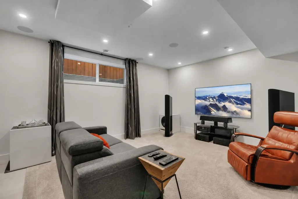 431 29 Avenue NW Calgary AB T2M 2M4