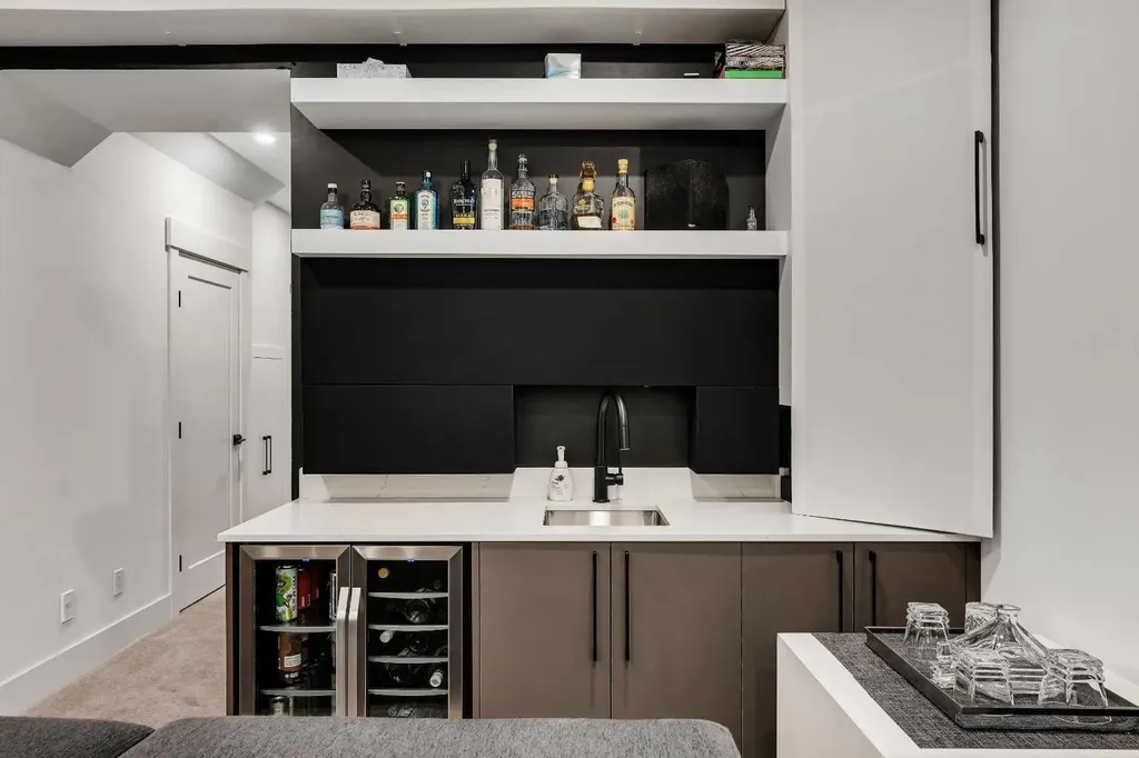 431 29 Avenue NW Calgary AB T2M 2M4