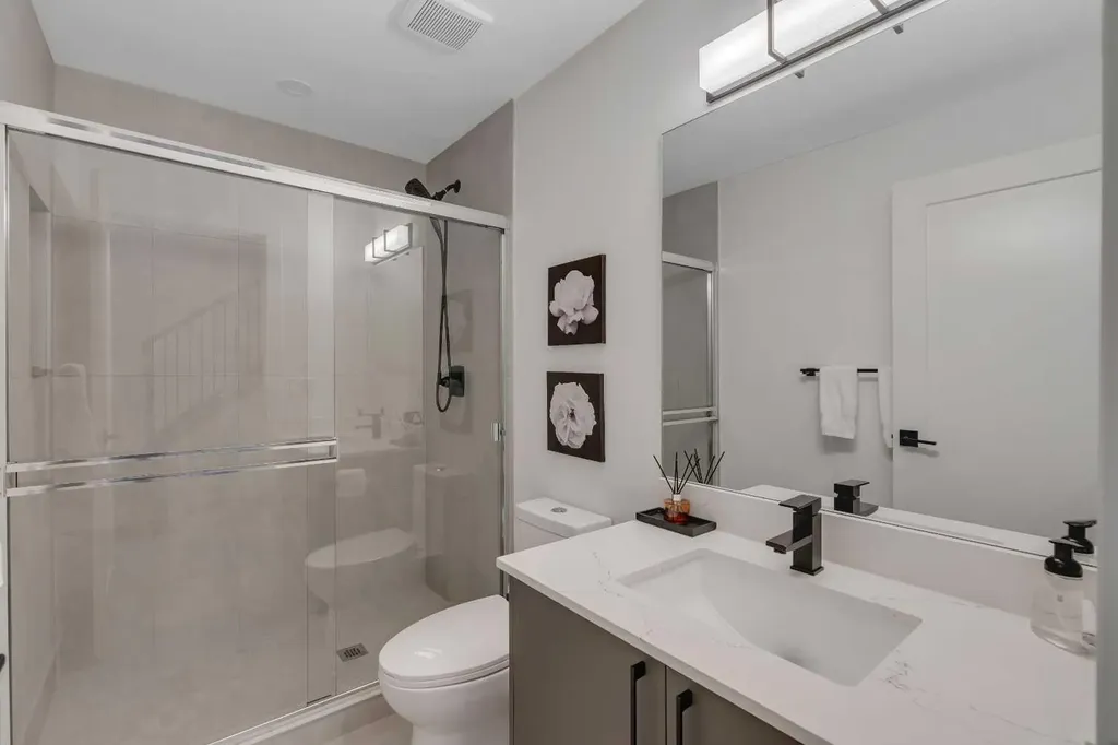 431 29 Avenue NW Calgary AB T2M 2M4