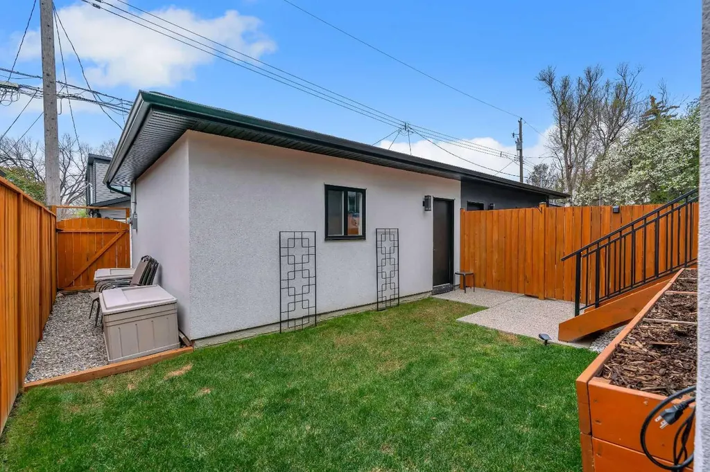 431 29 Avenue NW Calgary AB T2M 2M4