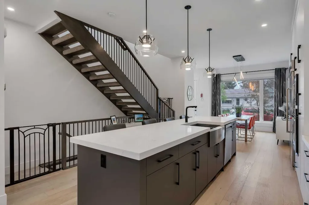431 29 Avenue NW Calgary AB T2M 2M4