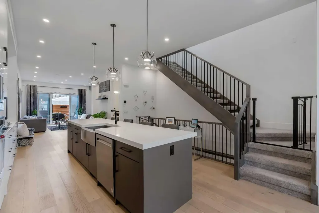 431 29 Avenue NW Calgary AB T2M 2M4