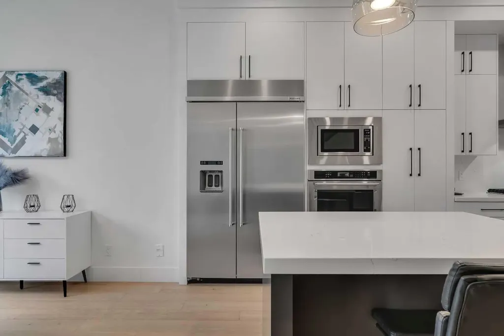 431 29 Avenue NW Calgary AB T2M 2M4