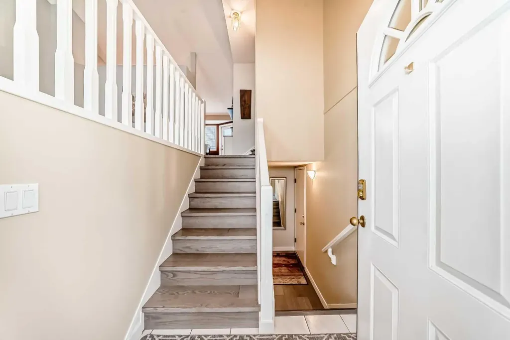 19 Sunlake Gardens SE Calgary AB T2X 3G4