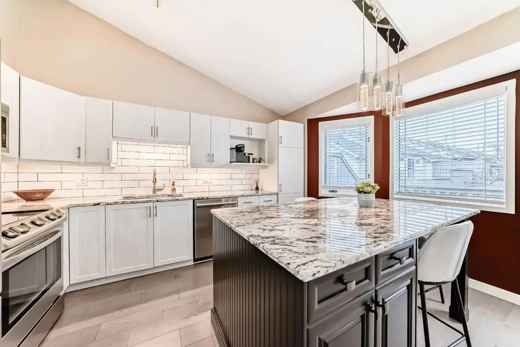 19 Sunlake Gardens SE Calgary AB T2X 3G4