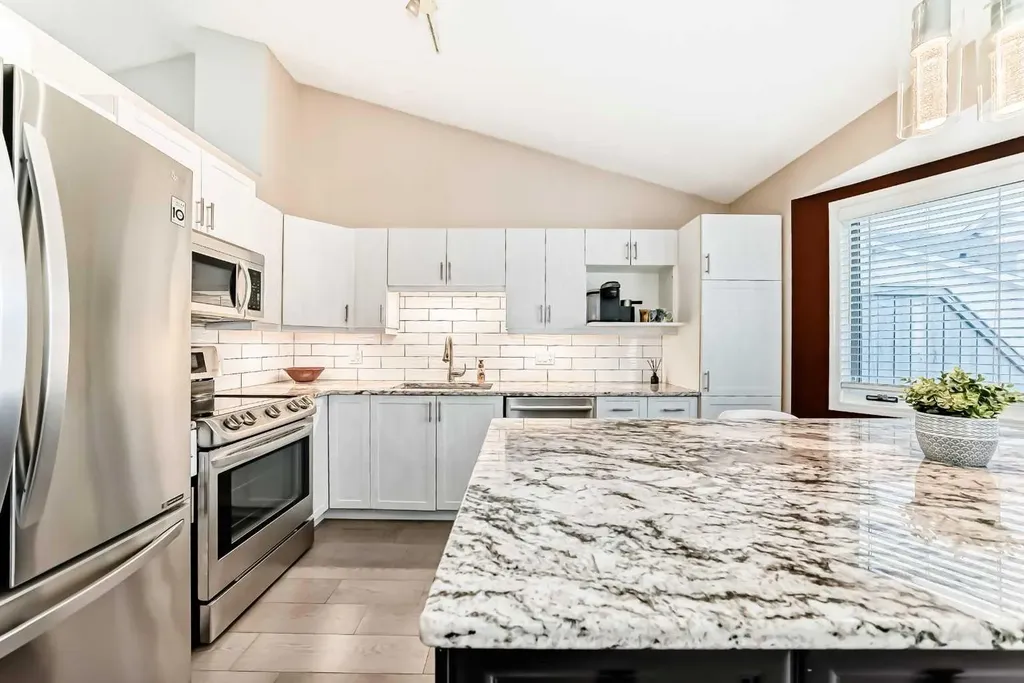19 Sunlake Gardens SE Calgary AB T2X 3G4