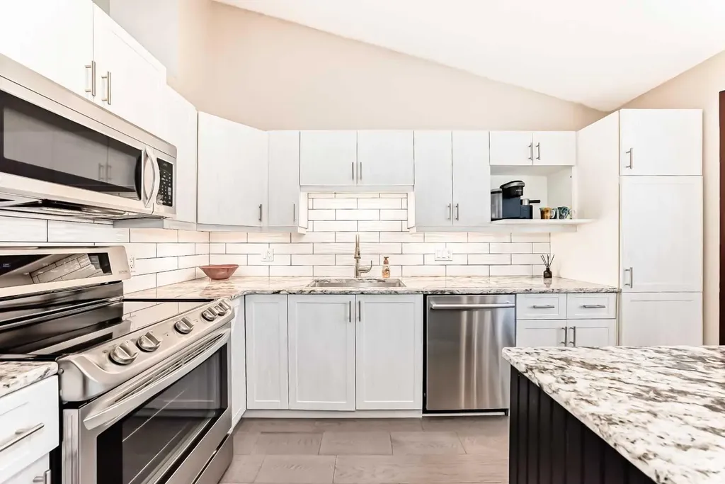 19 Sunlake Gardens SE Calgary AB T2X 3G4