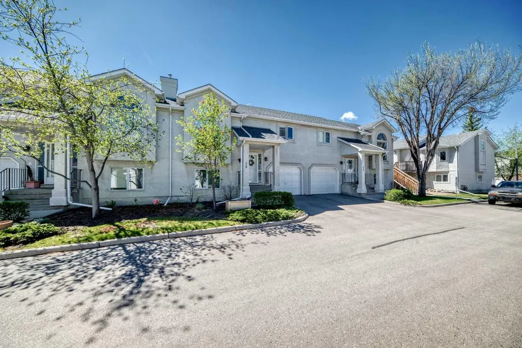 19 Sunlake Gardens SE Calgary AB T2X 3G4