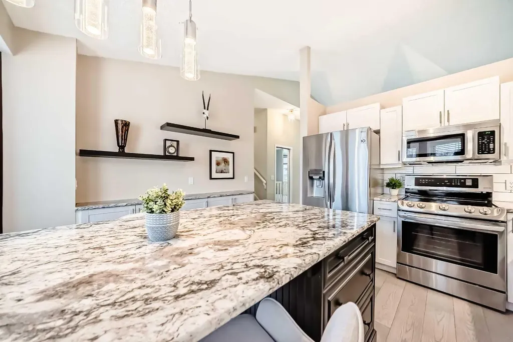 19 Sunlake Gardens SE Calgary AB T2X 3G4