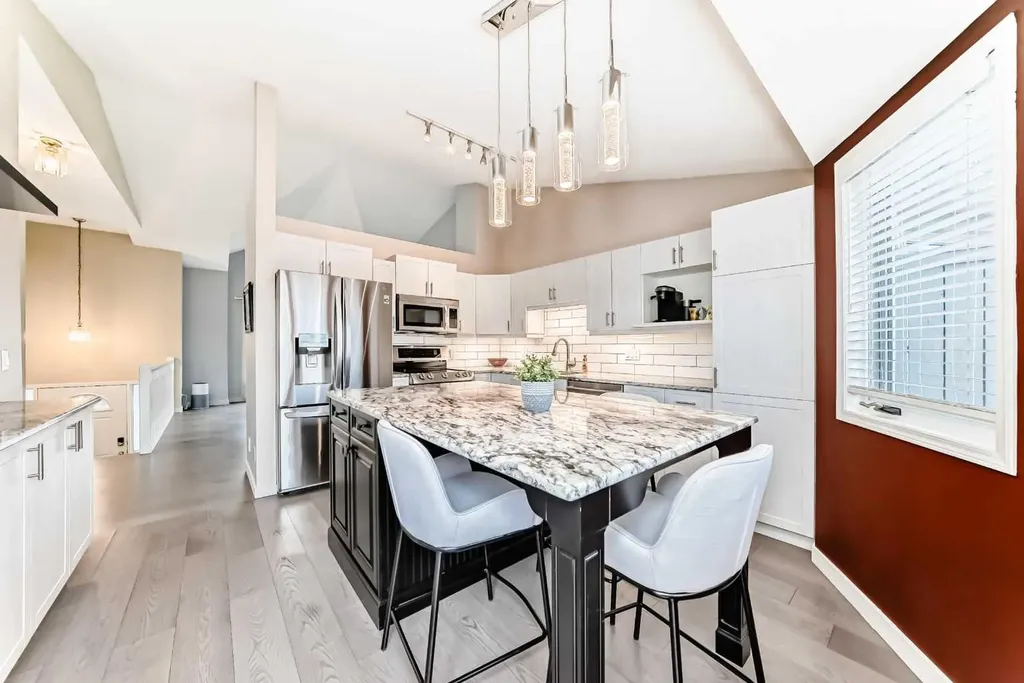 19 Sunlake Gardens SE Calgary AB T2X 3G4