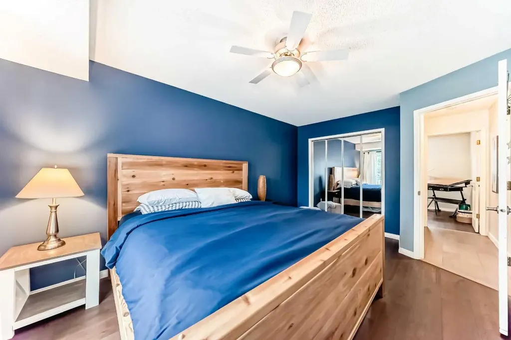 19 Sunlake Gardens SE Calgary AB T2X 3G4