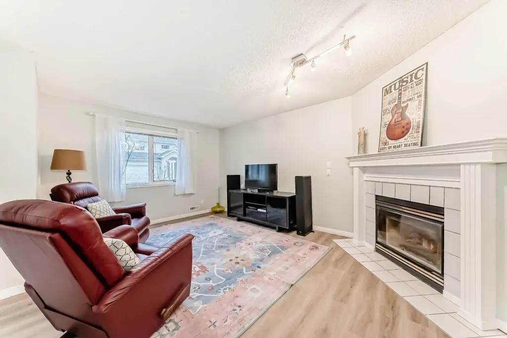 19 Sunlake Gardens SE Calgary AB T2X 3G4