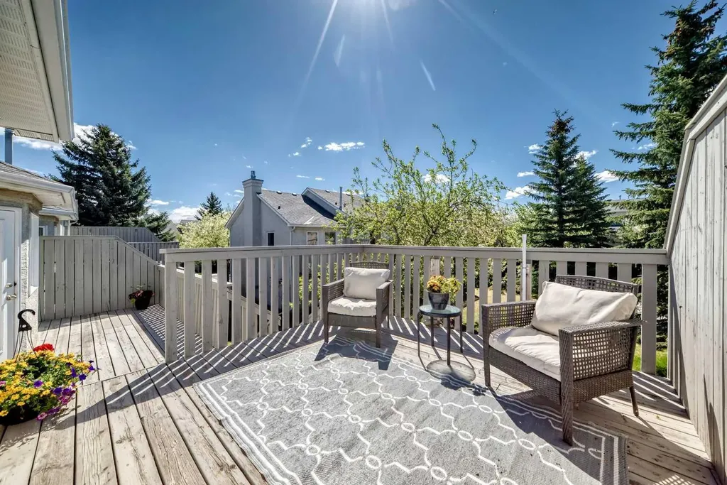 19 Sunlake Gardens SE Calgary AB T2X 3G4