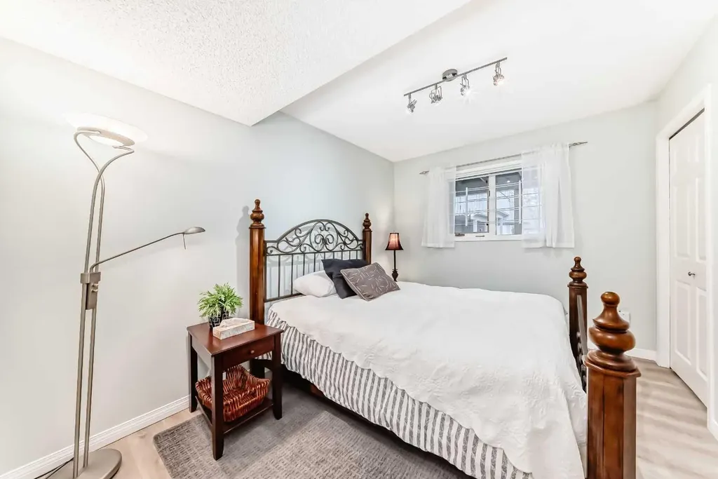 19 Sunlake Gardens SE Calgary AB T2X 3G4
